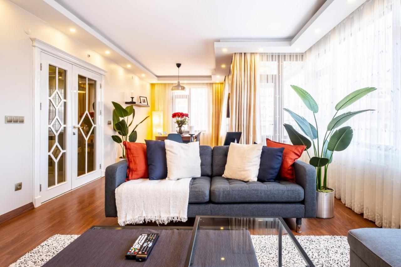 Captivating Flat With Balcony Near Besiktas Pier Apartment Istanbul Bagian luar foto